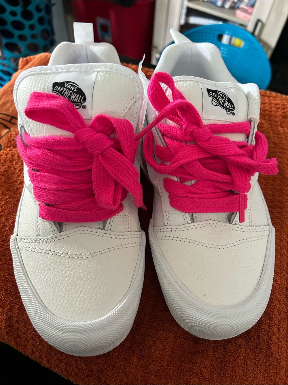 White Vans sneakers with pink laces Knu skool men’s 8 or women’s 9.5 new - Picture 1 of 5